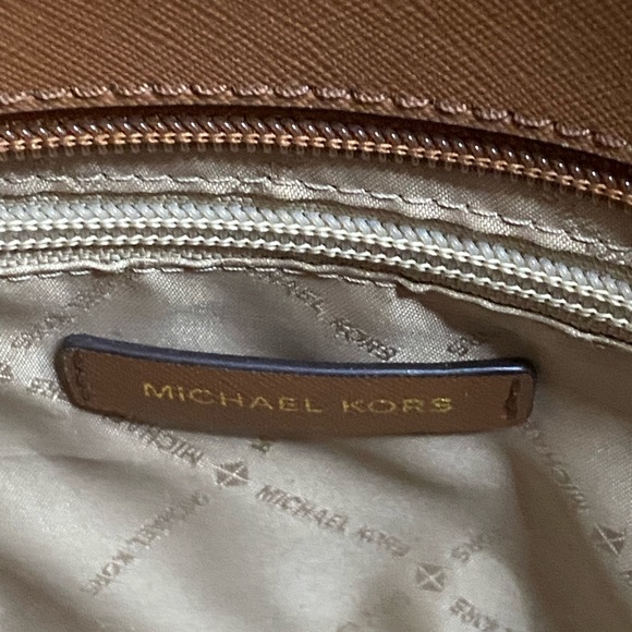 Michael Kors Jet Set Travel Chain Shoulder Tote - Picture 9 of 14